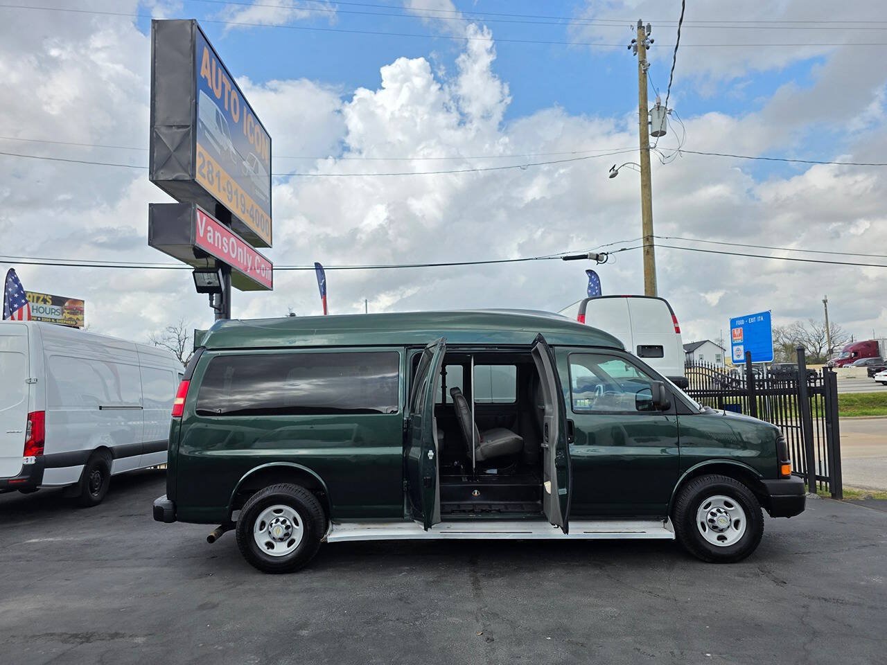 Used 2011 Chevrolet Express 3500 LS RWD image 6