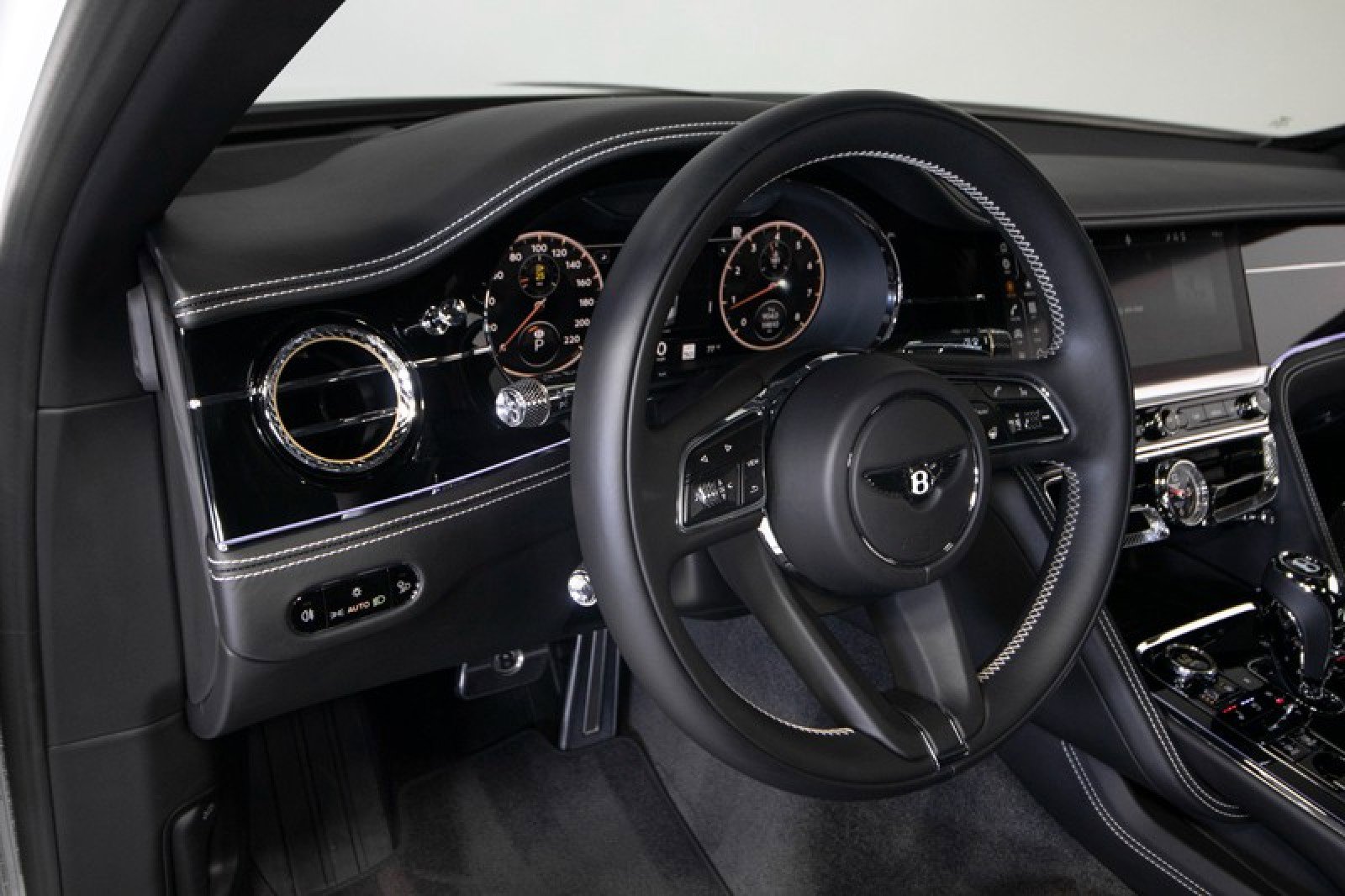 Used 2021 Bentley Flying Spur V8 image 23