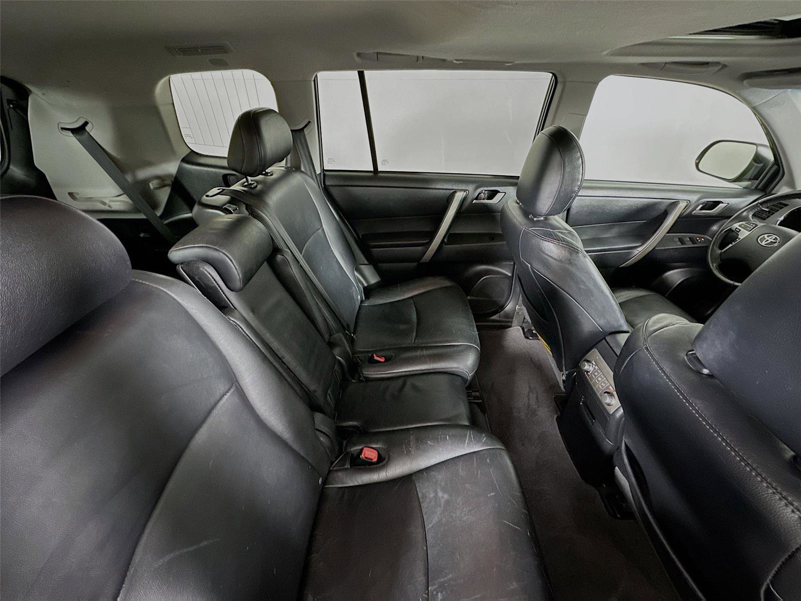 Used 2012 Toyota Highlander SE image 27