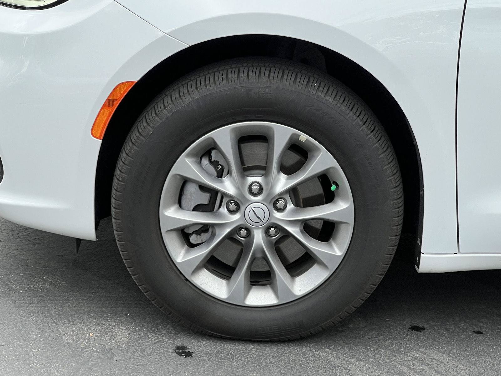 Used 2026 Chrysler Pacifica Limited AWD/4WD image 21