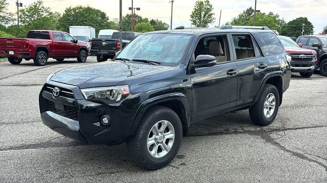 Used 2023 Toyota 4Runner SR5 Premium w/ Moonroof Package AWD/4WD image 2
