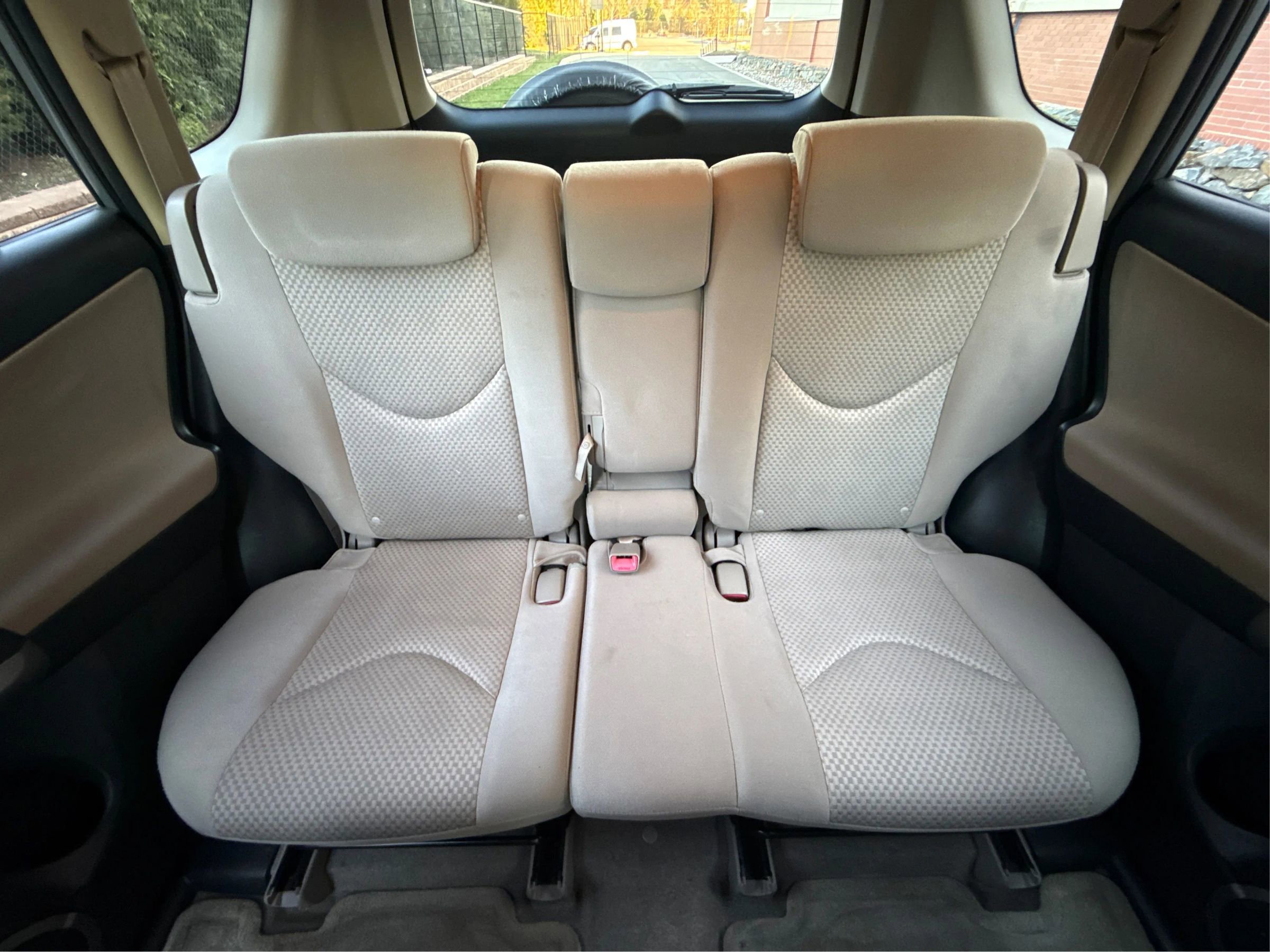 Used 2006 Toyota RAV4 Sport Utility 4D image 25