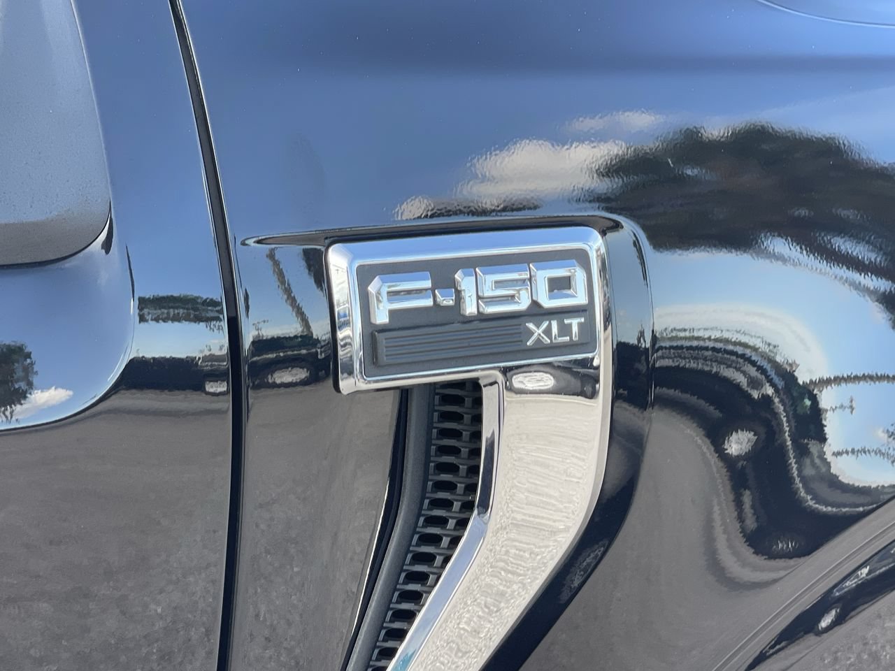 Used 2023 Ford F150 XLT w/ Equipment Group 301A Mid RWD image 9