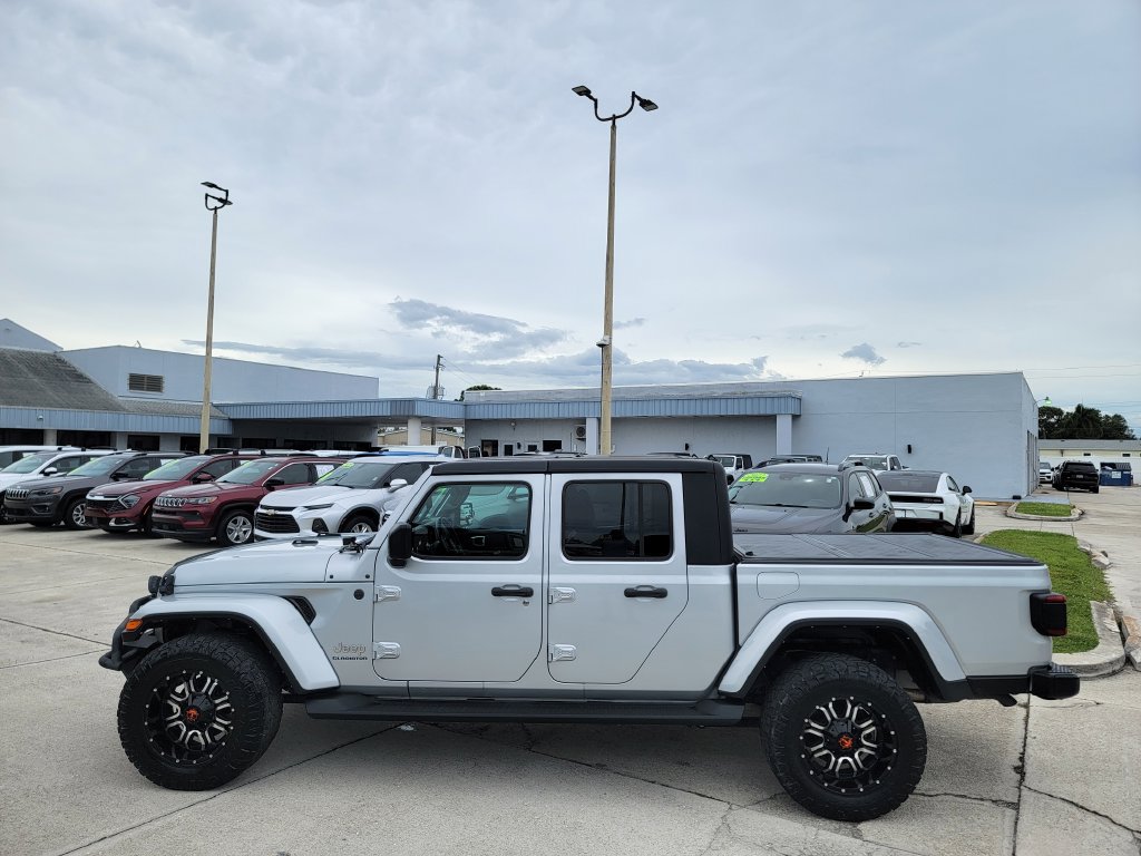 Used 2022 Jeep Gladiator Overland w/ Popular Equipment Package AWD/4WD image 2