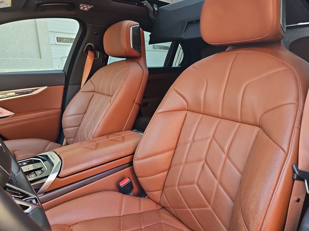 Used 2024 BMW 760i xDrive AWD/4WD image 27