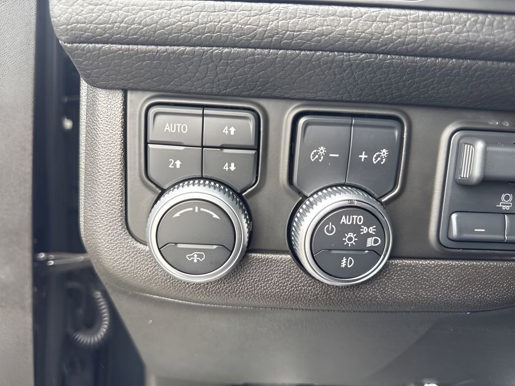 Used 2021 GMC Yukon Denali w/ Denali Ultimate Package AWD/4WD image 29