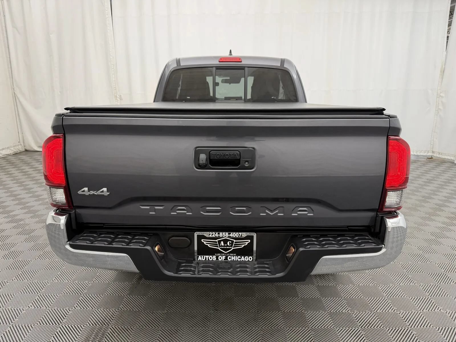 Used 2018 Toyota Tacoma SR5 w/ SR5 Appearance Package (SM) AWD/4WD image 6