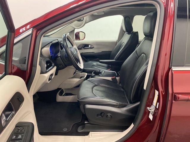 Used 2018 Chrysler Pacifica Limited image 9
