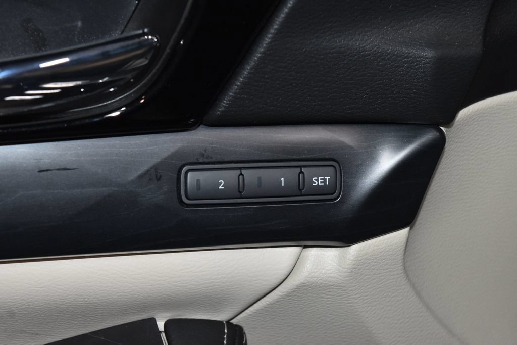 Used 2023 Nissan Maxima Platinum w/ Sport Mat Group FWD image 5