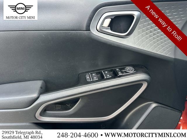 Used 2023 Kia Soul LX image 18