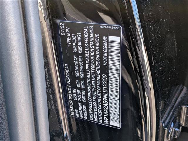 Used 2022 Porsche Macan AWD/4WD image 27