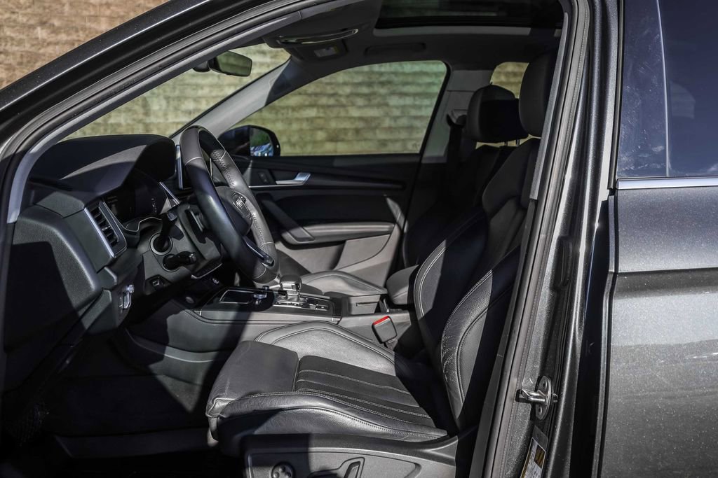 Used 2020 Audi Q5 e Prestige w/ Prestige Package image 24