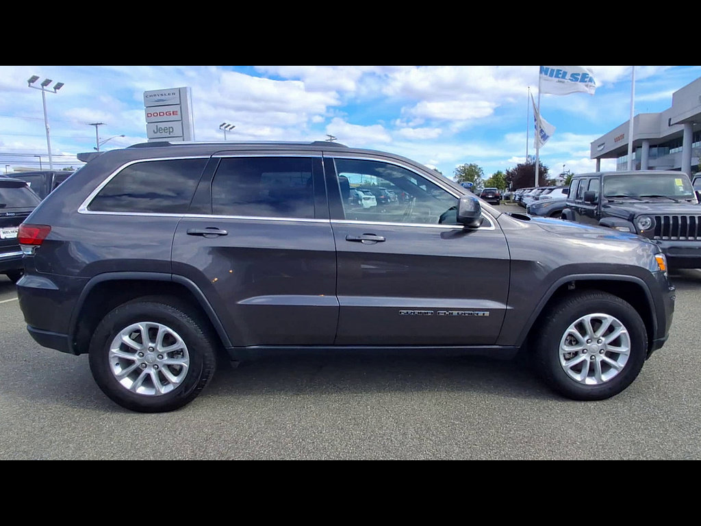 Used 2021 Jeep Grand Cherokee Laredo AWD/4WD image 9