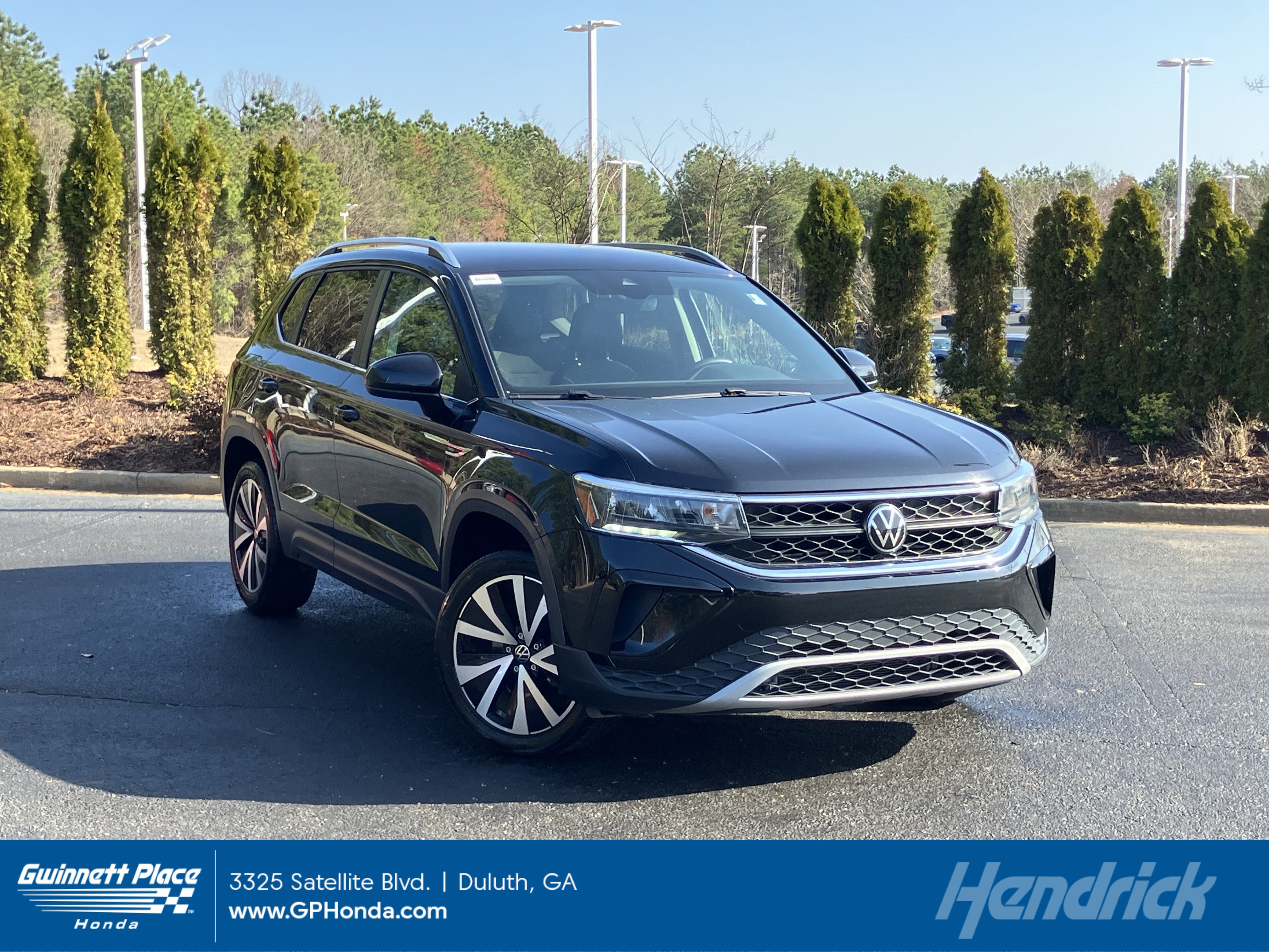 Used 2024 Volkswagen Taos SE image 1