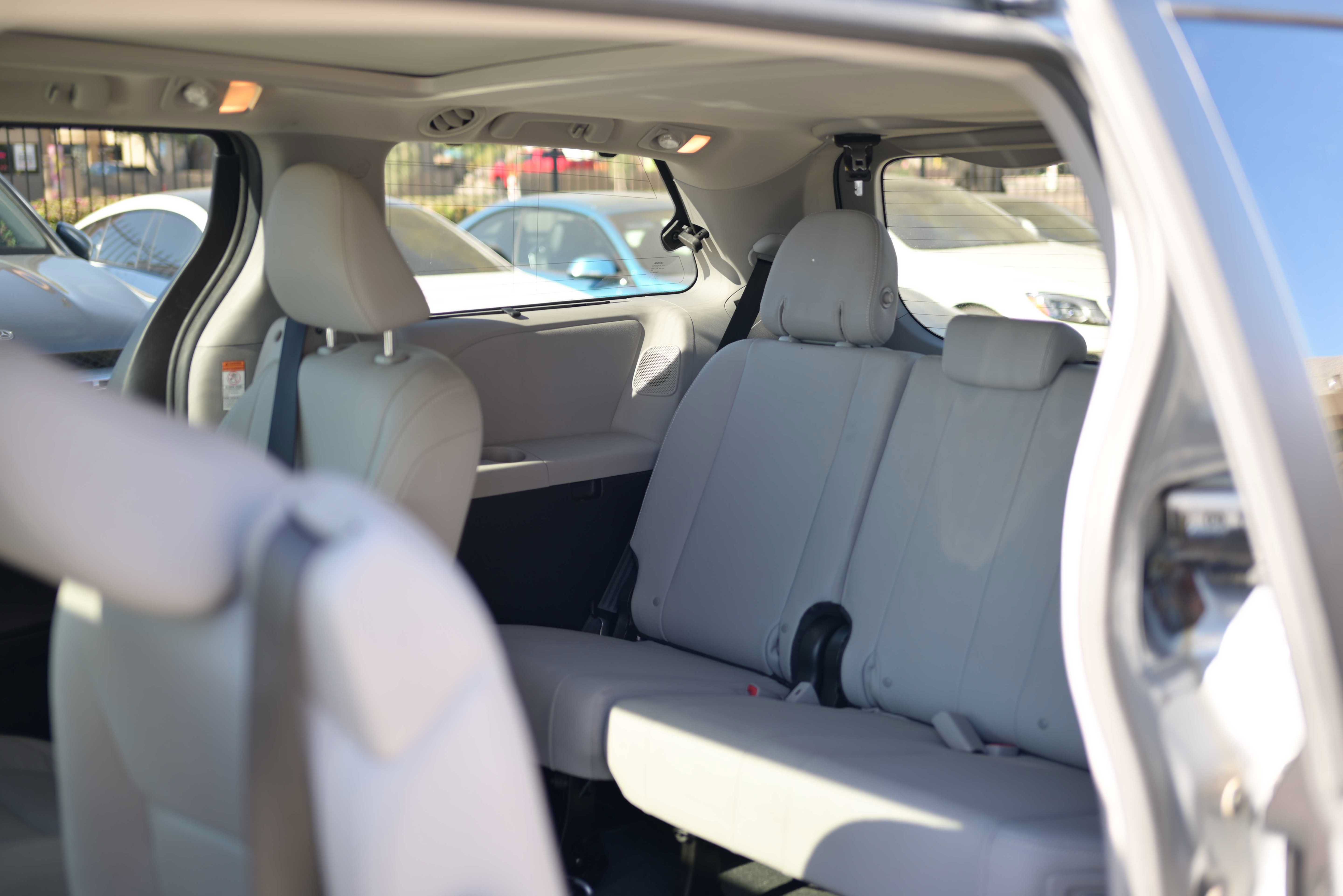 Used 2017 Toyota Sienna Limited FWD image 12