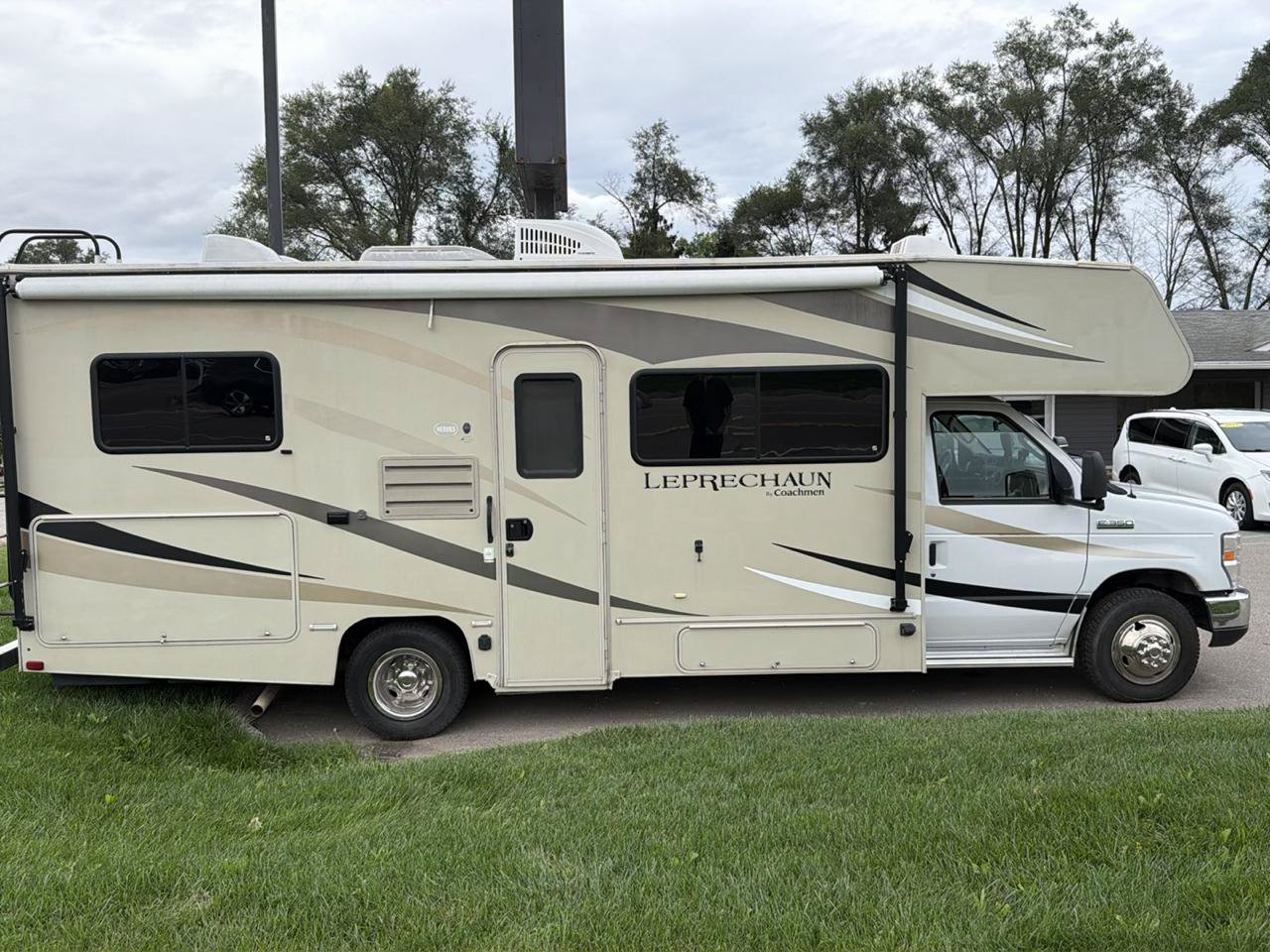 Used 2018 Ford E-350 and Econoline 350 Super Duty w/ Motorhome Prep Package RWD image 4