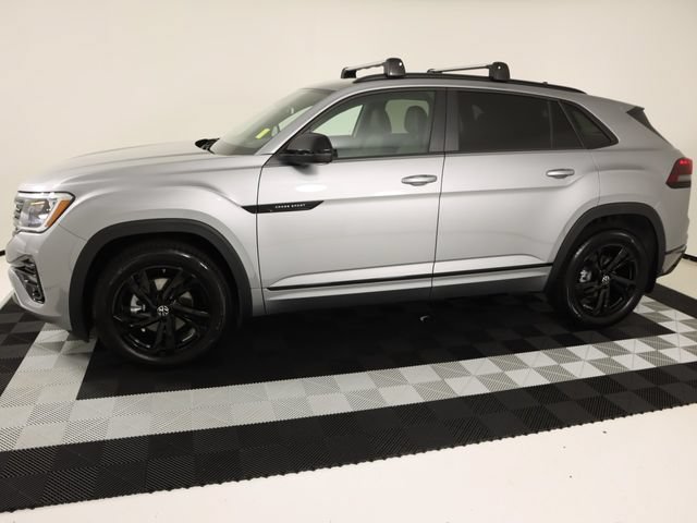 Used 2026 Volkswagen Atlas Cross Sport SEL R-Line AWD/4WD image 2