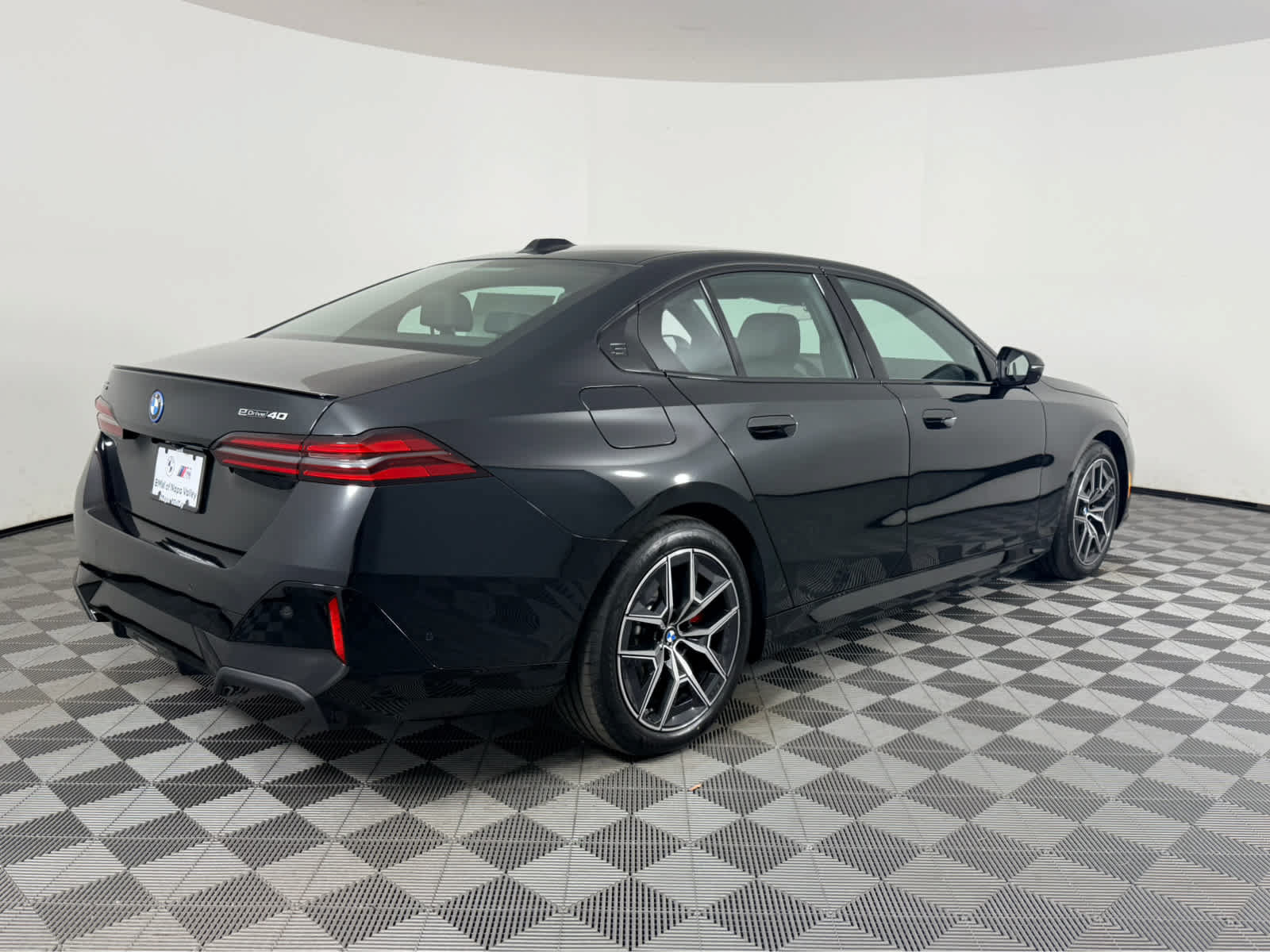 New 2027 BMW i5 eDrive40 w/ M Sport Package RWD image 3