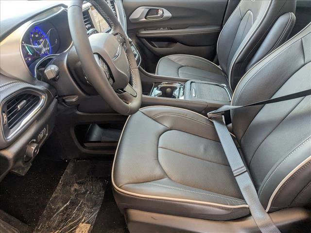 New 2026 Chrysler Pacifica Limited w/ S Appearance Package image 4