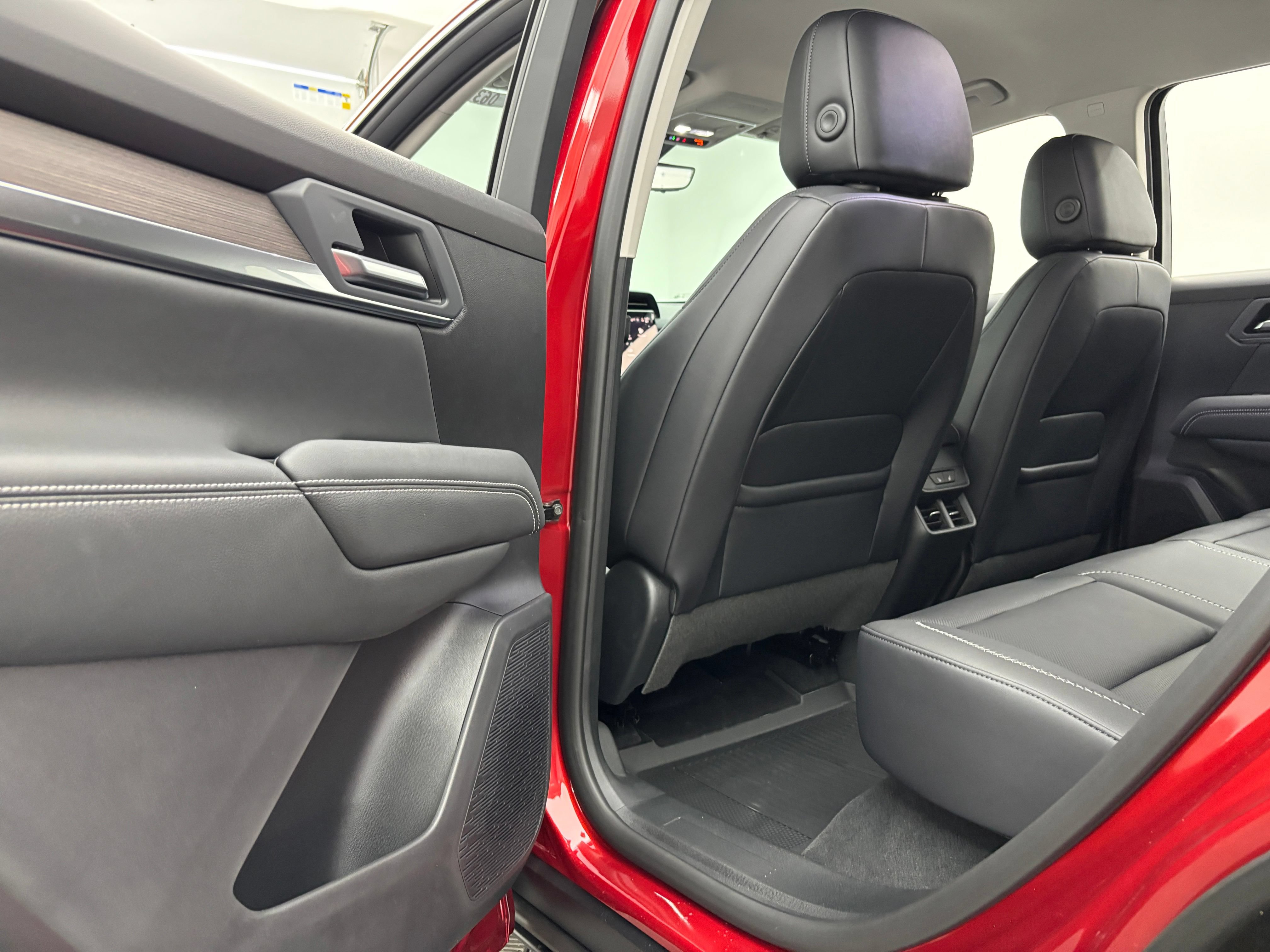 New 2027 GMC Terrain Denali w/ LPO, Floor Liner Package AWD/4WD image 39