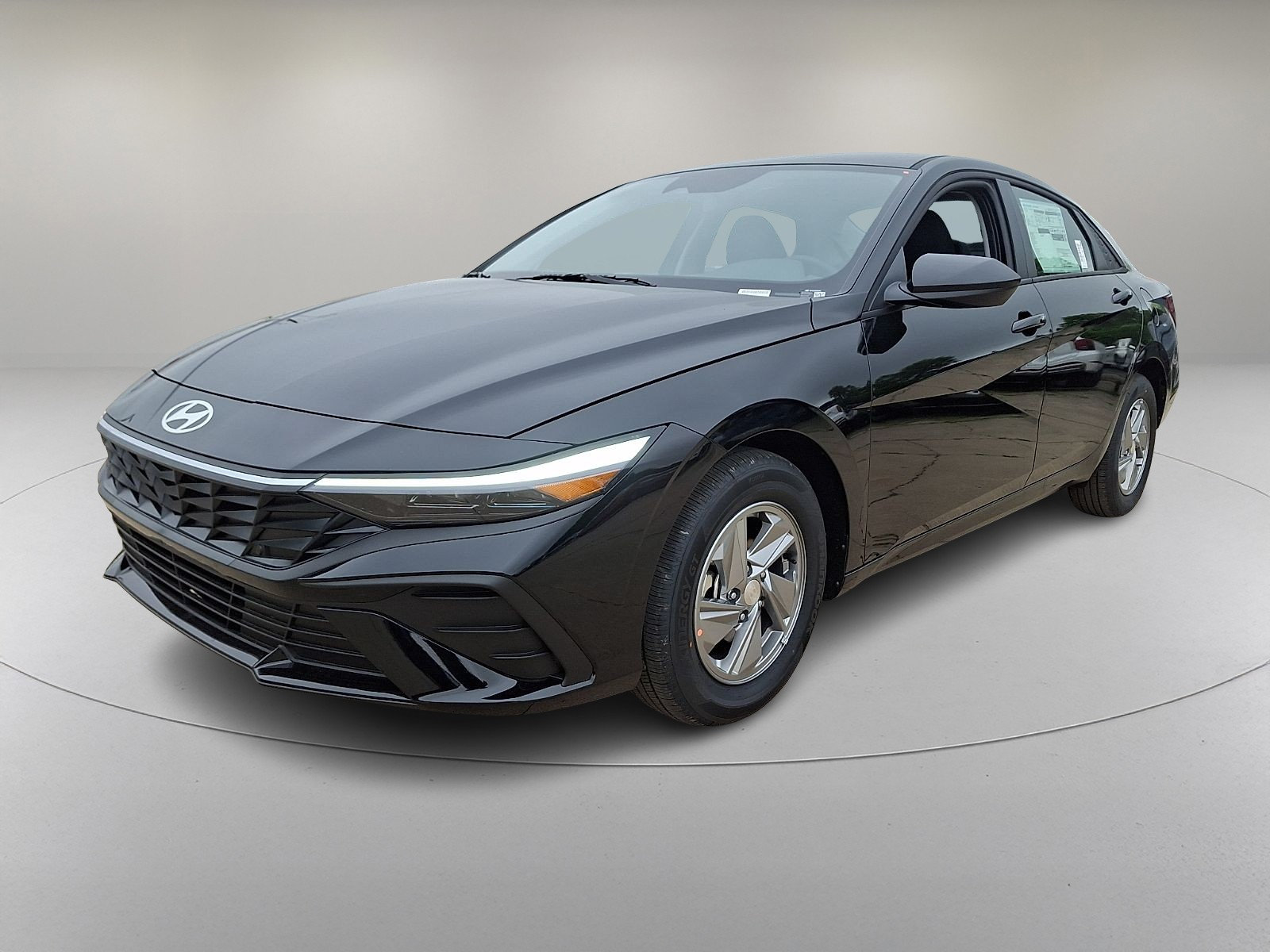 New 2026 Hyundai Elantra SE FWD video 3