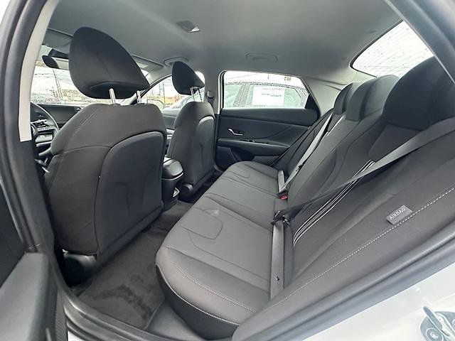 Used 2025 Hyundai Elantra Blue image 10