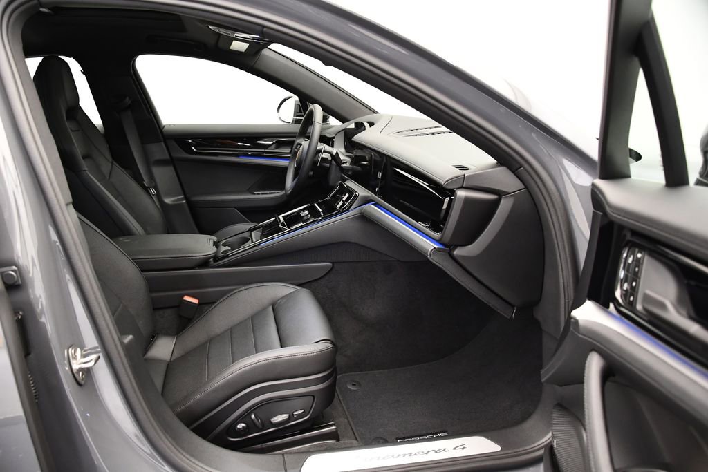 Used 2025 Porsche Panamera image 49
