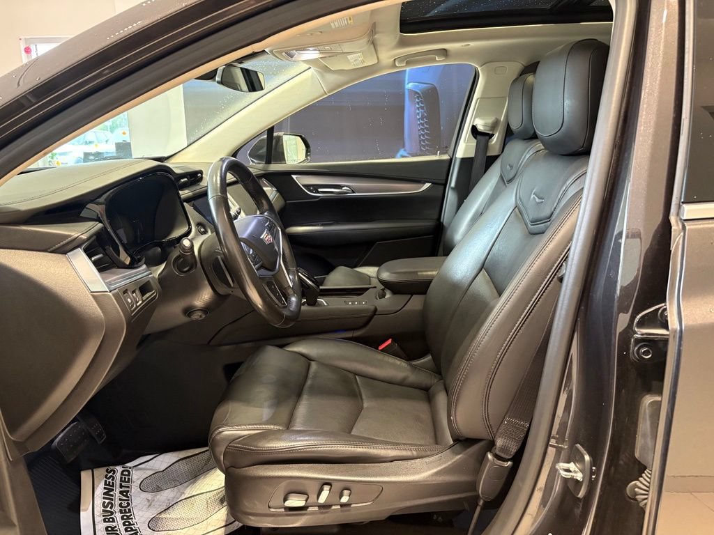 Used 2018 Cadillac XT5 Luxury w/ Driver Awareness Package AWD/4WD image 12