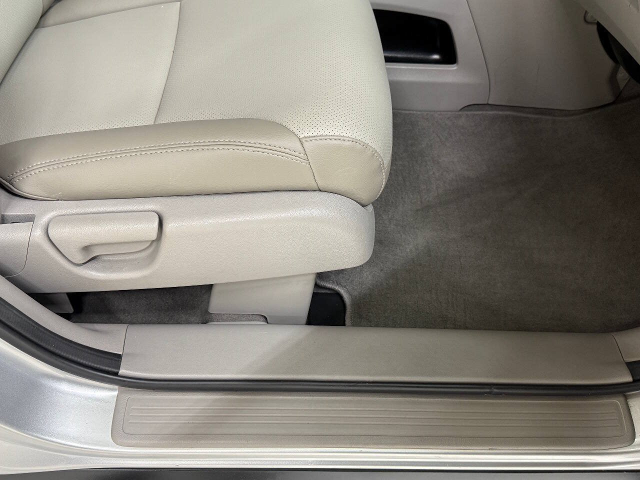Used 2013 Honda CR-V LX image 38