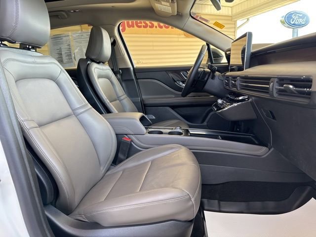 Used 2025 Lincoln Corsair Reserve w/ Equipment Group 202A image 28