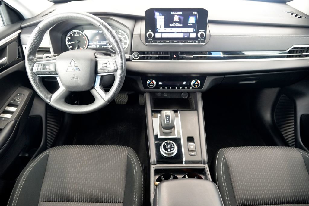 Used 2022 Mitsubishi Outlander ES image 17