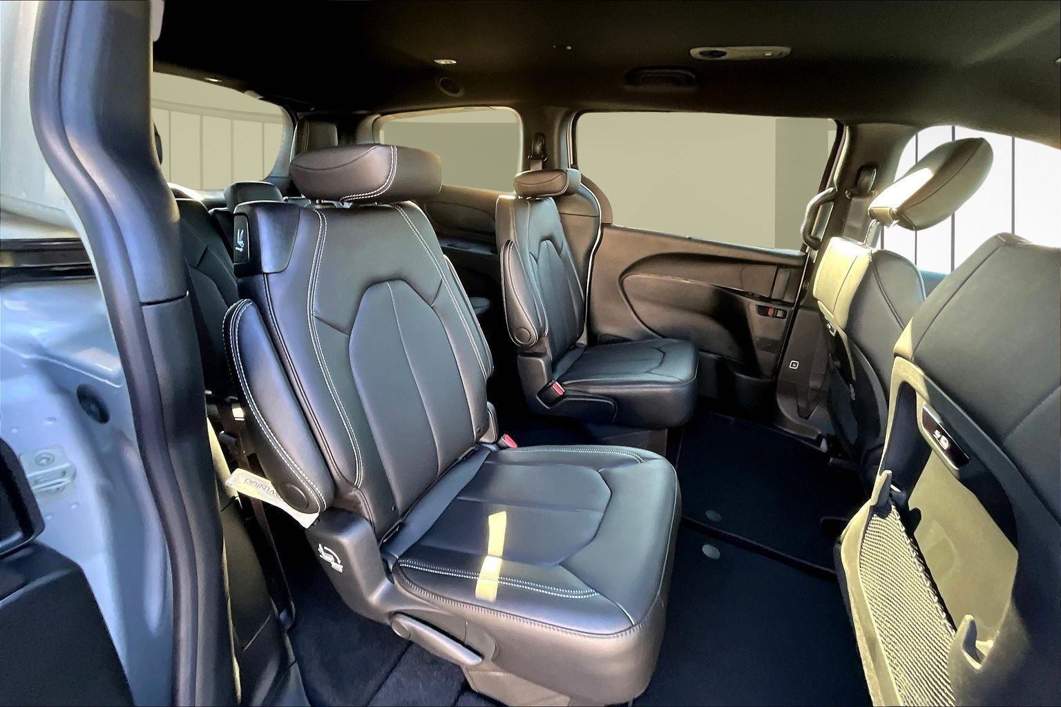 New 2026 Chrysler Pacifica Select image 10