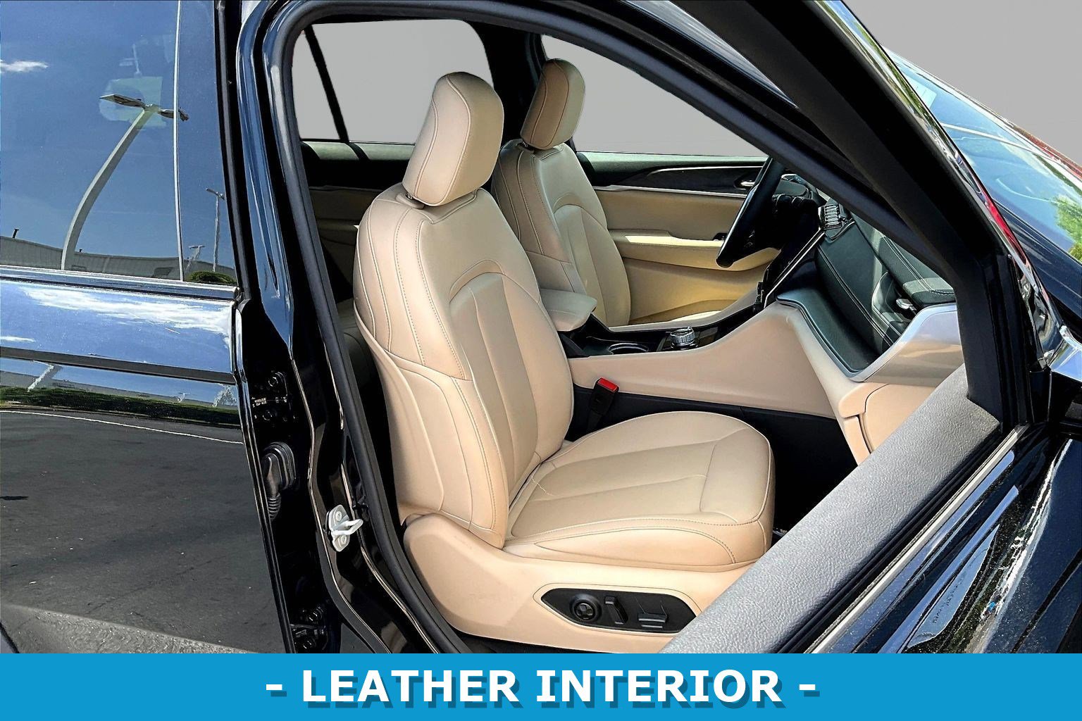Used 2025 Jeep Grand Cherokee Limited AWD/4WD image 29