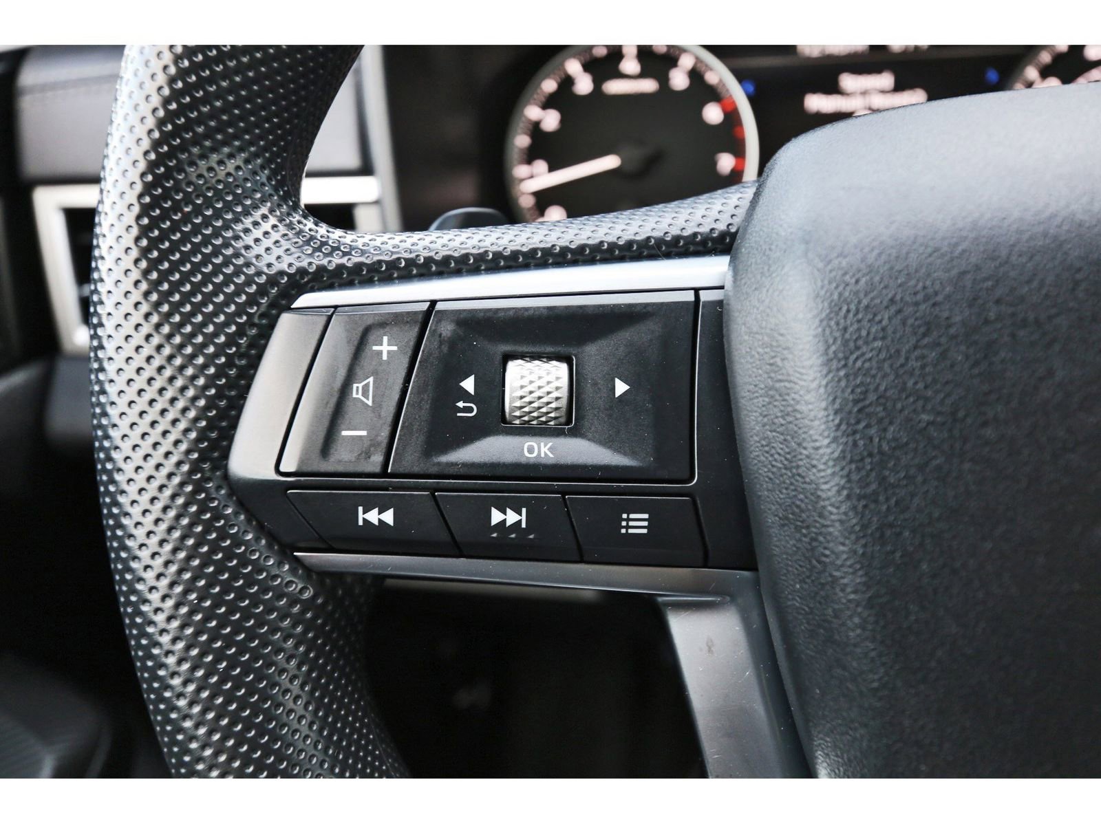 Used 2024 Mitsubishi Outlander ES image 17