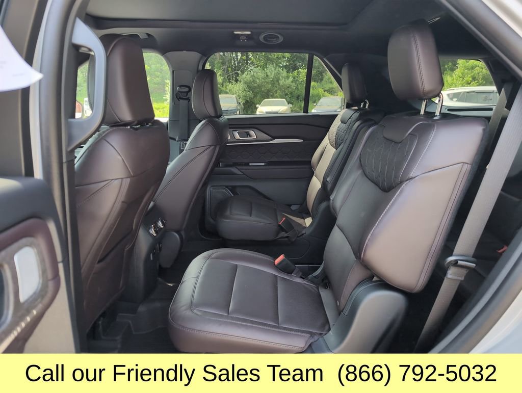 Used 2025 Ford Explorer Platinum w/ Ultimate Package AWD/4WD image 26
