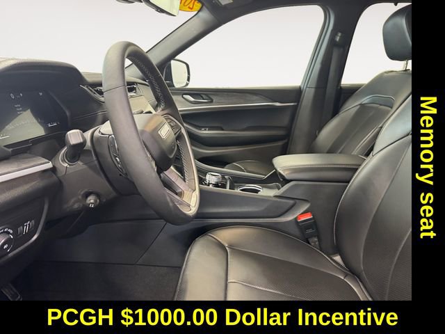 Used 2024 Jeep Grand Cherokee Limited w/ Luxury Tech Group II image 7