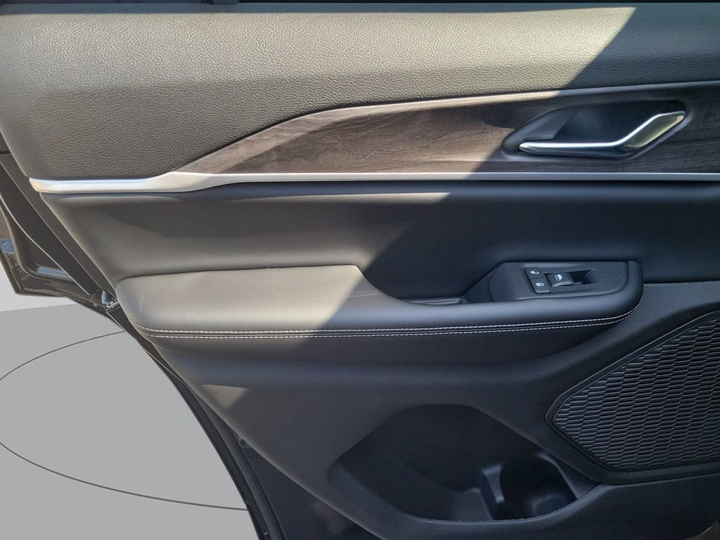 New 2026 Jeep Grand Cherokee Altitude RWD image 37