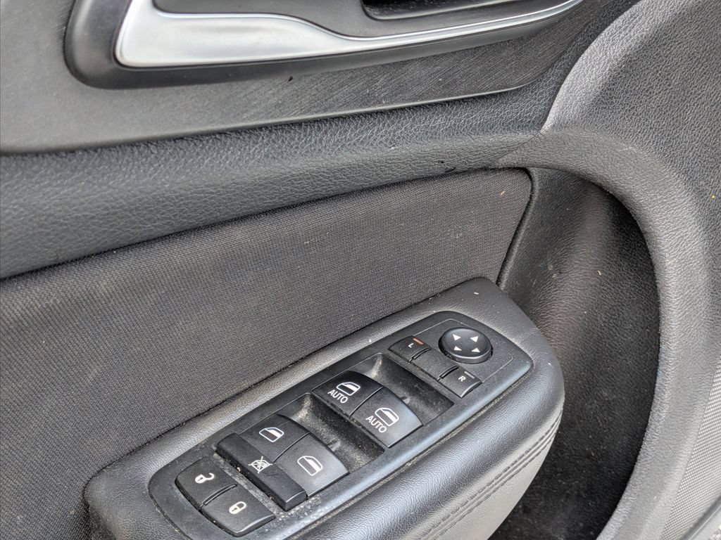 Used 2016 Chrysler 200 Limited FWD image 8