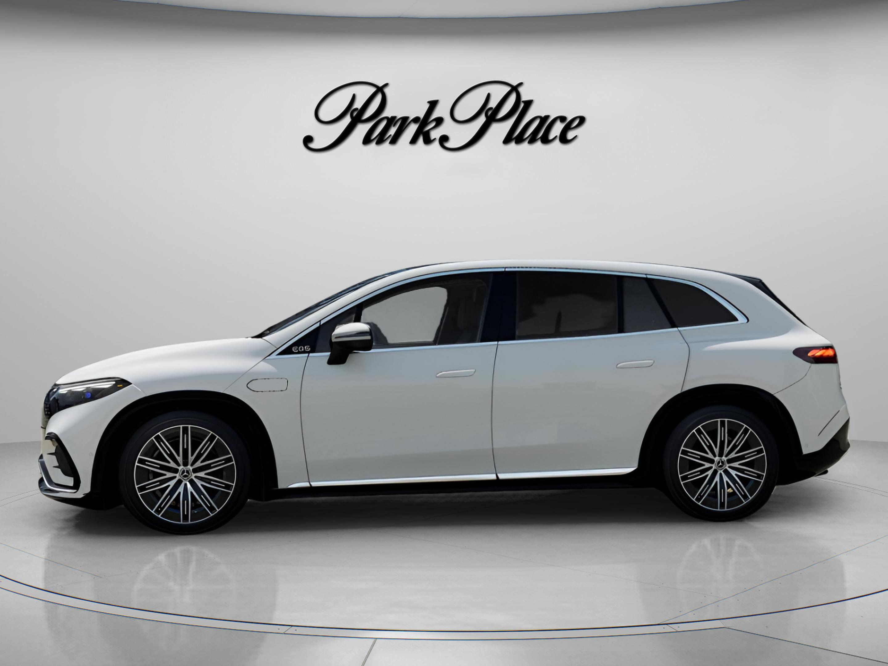 Used 2023 Mercedes-Benz EQS 580 4MATIC SUV image 6
