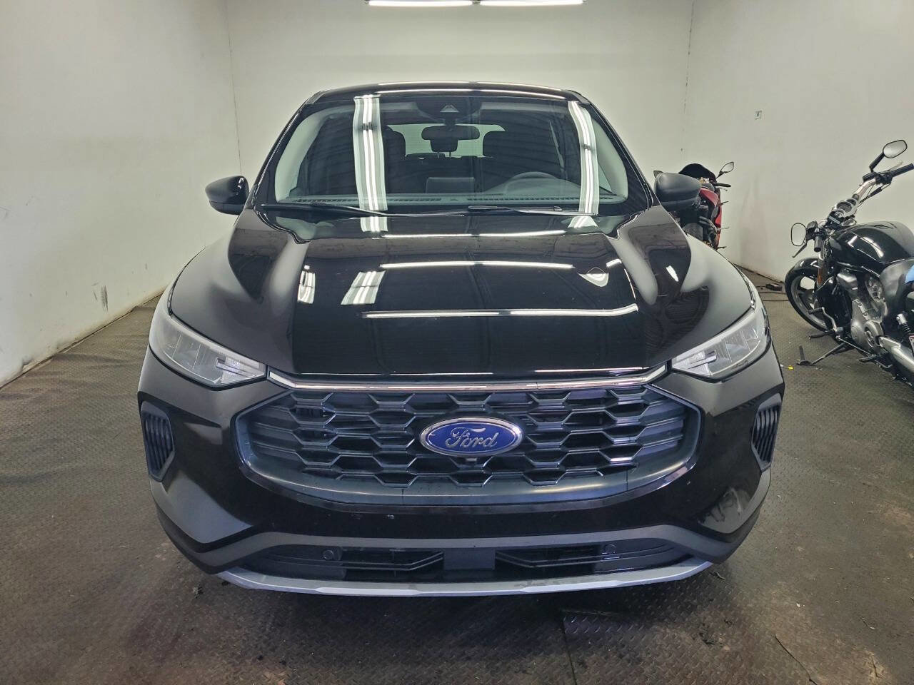 Used 2025 Ford Escape Active AWD/4WD image 2
