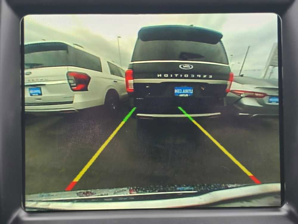 Used 2019 Chrysler 300 Touring w/ Driver Convenience Group image 19