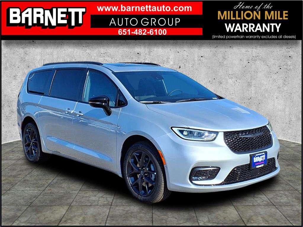 New 2026 Chrysler Pacifica Limited image 4