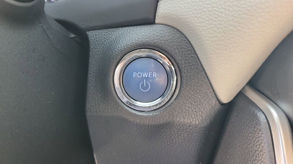 Used 2020 Toyota RAV4 XLE AWD/4WD image 23