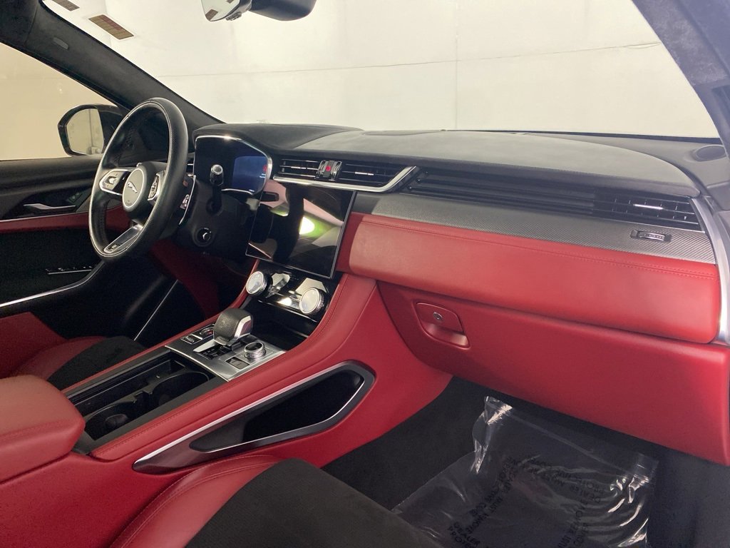 Used 2021 Jaguar F-PACE SVR image 34