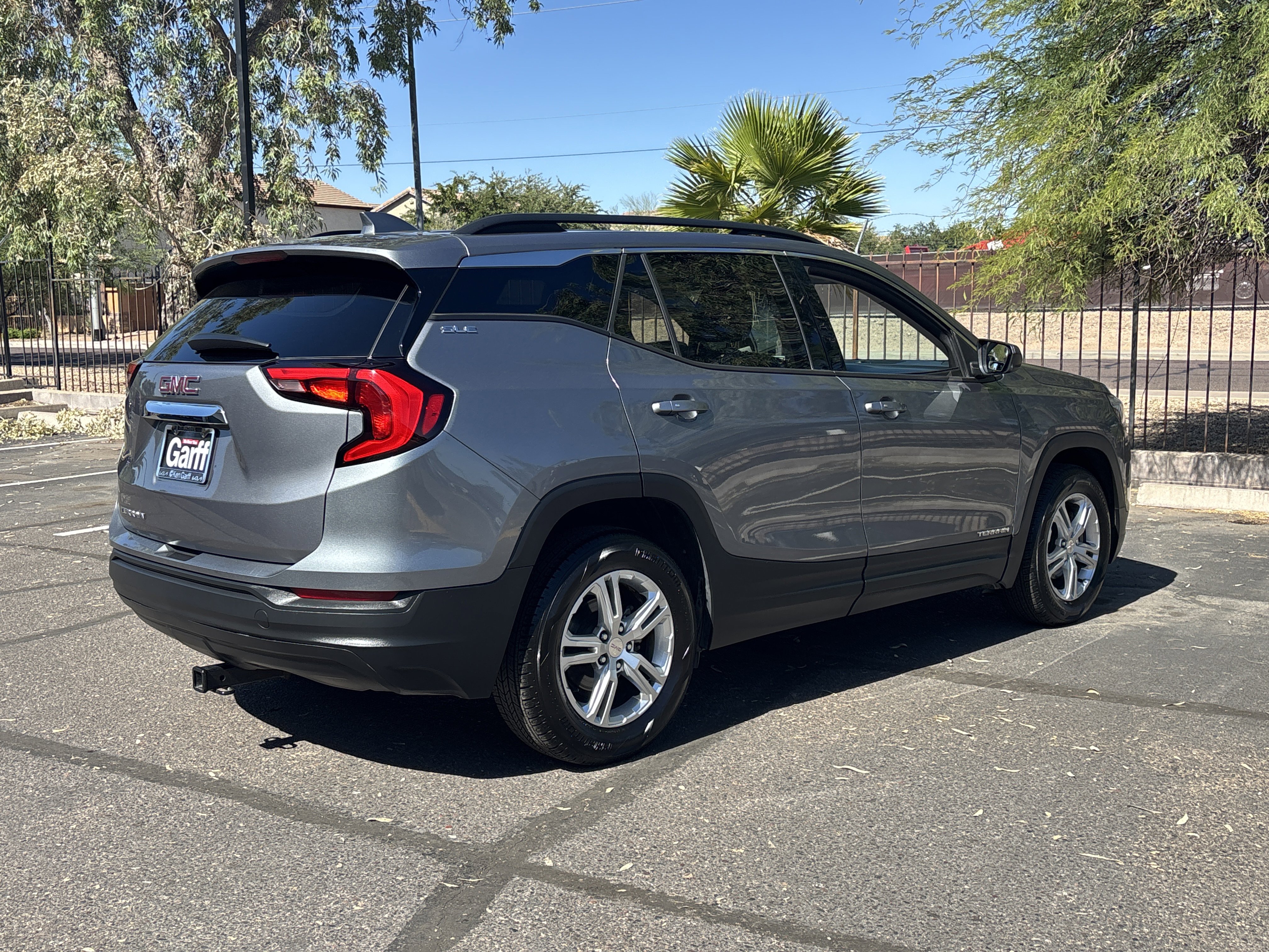 Used 2020 GMC Terrain SLE w/ Driver Convenience Package FWD image 3