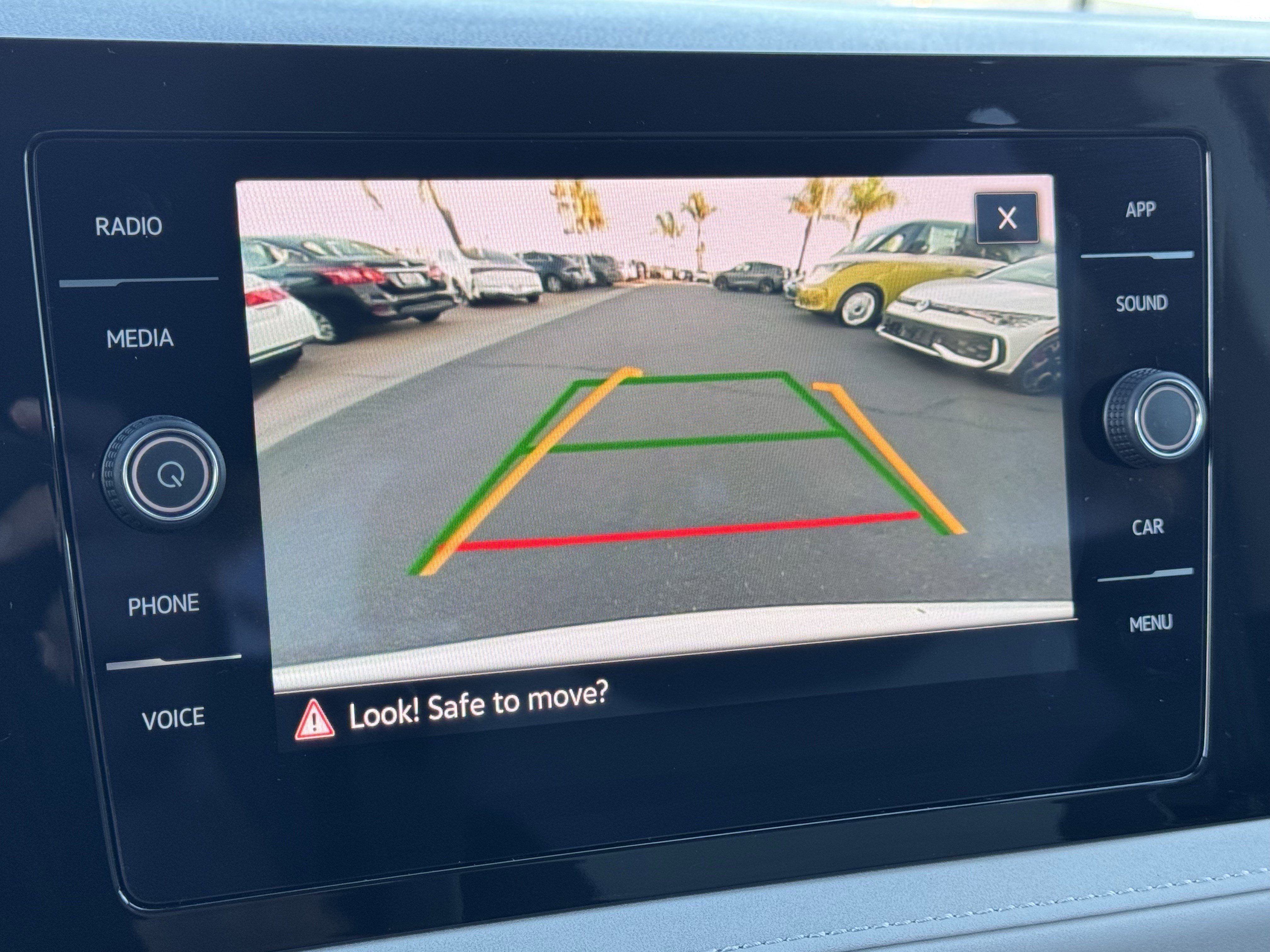 Certified 2025 Volkswagen Taos SE image 27