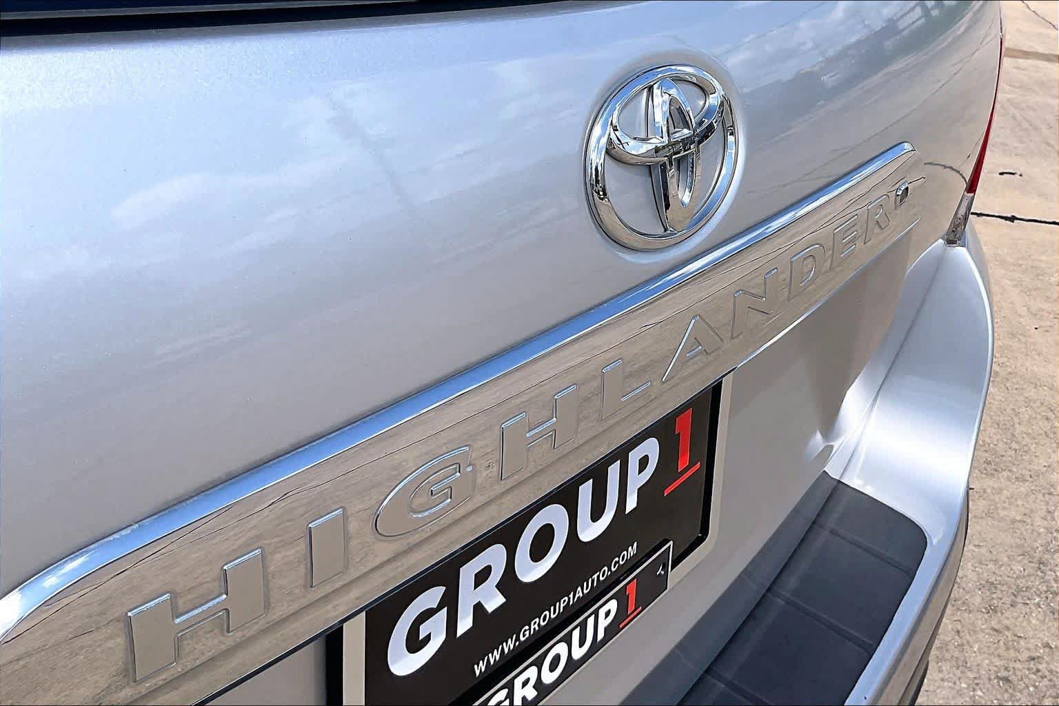 Used 2012 Toyota Highlander Limited w/ Tow Pkg FWD image 26