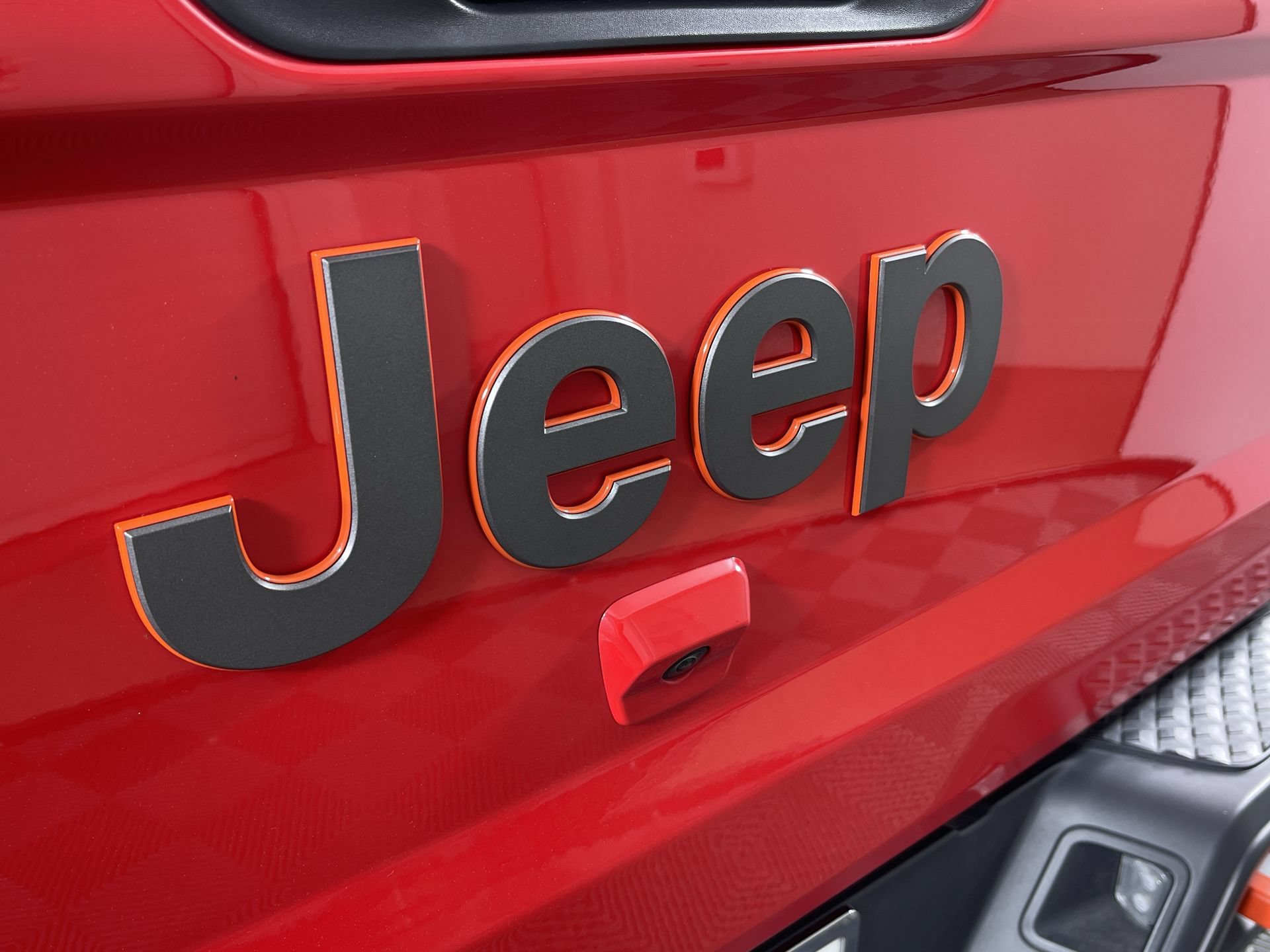 Used 2025 Jeep Gladiator Mojave w/ Convenience Group AWD/4WD image 24