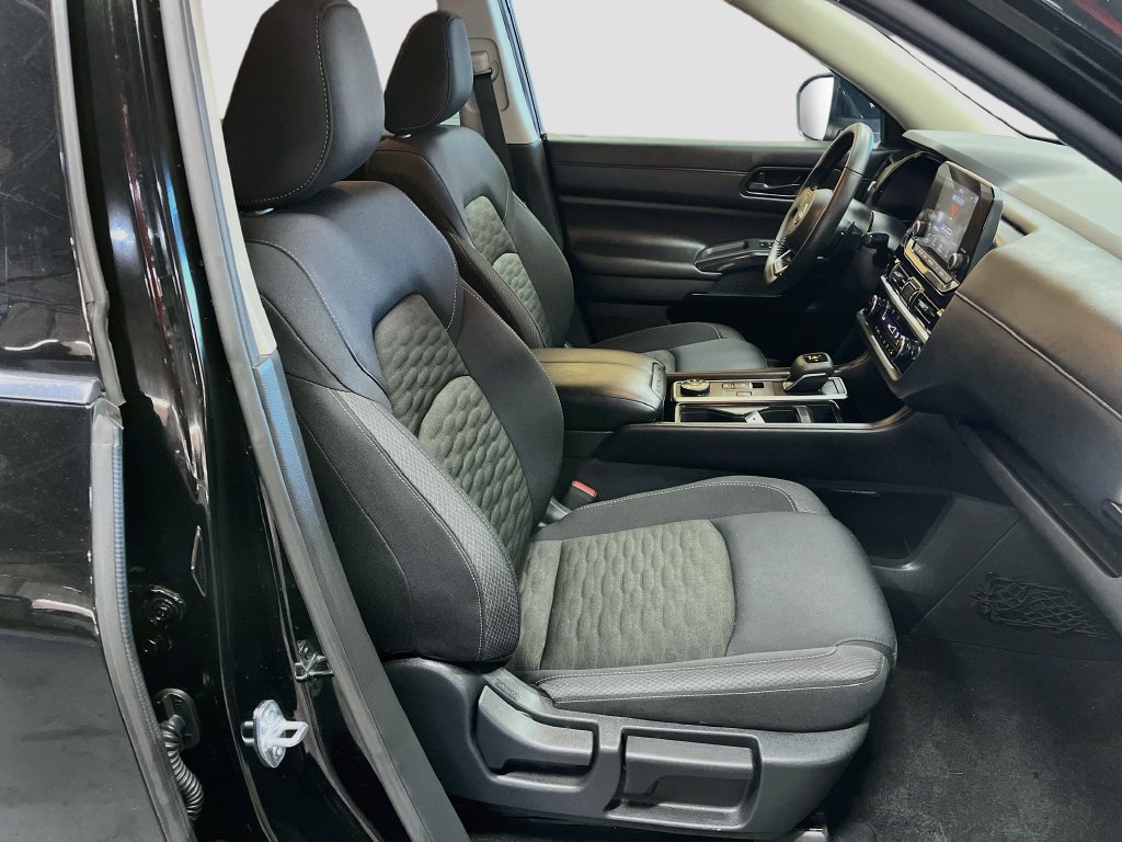 Used 2025 Nissan Pathfinder SV w/ Black Appearance Package AWD/4WD image 28