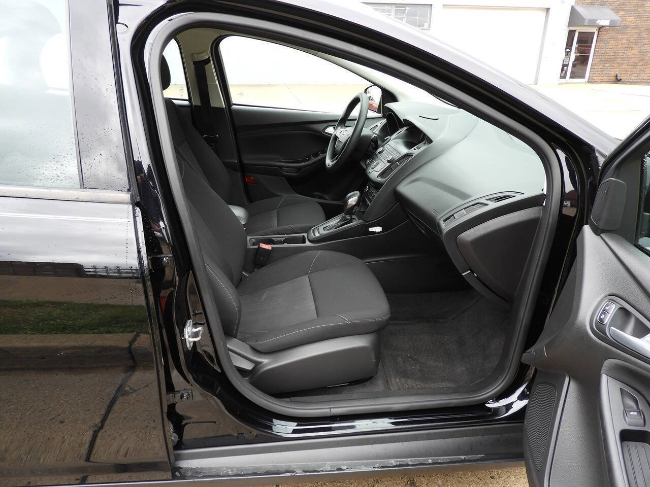 Used 2018 Ford Focus SE image 29